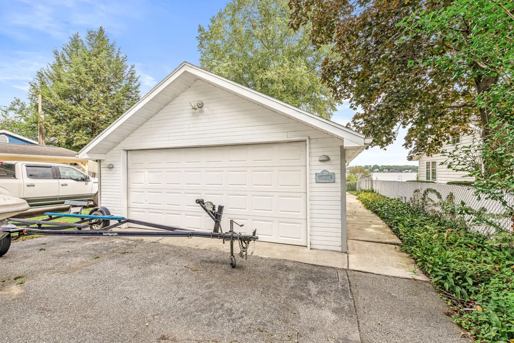 23806 S Shore Drive Edwardsburg, MI 49112