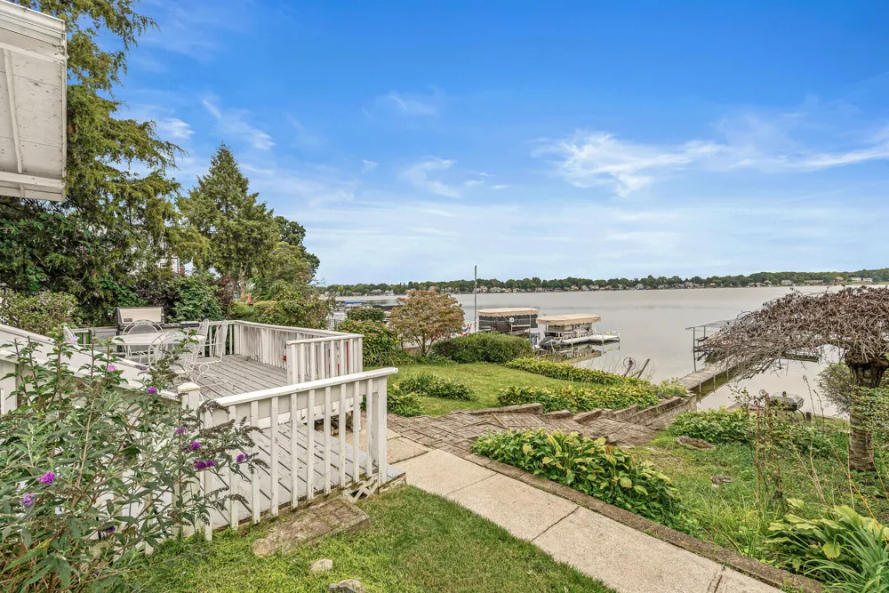 23806 S Shore Drive Edwardsburg, MI 49112