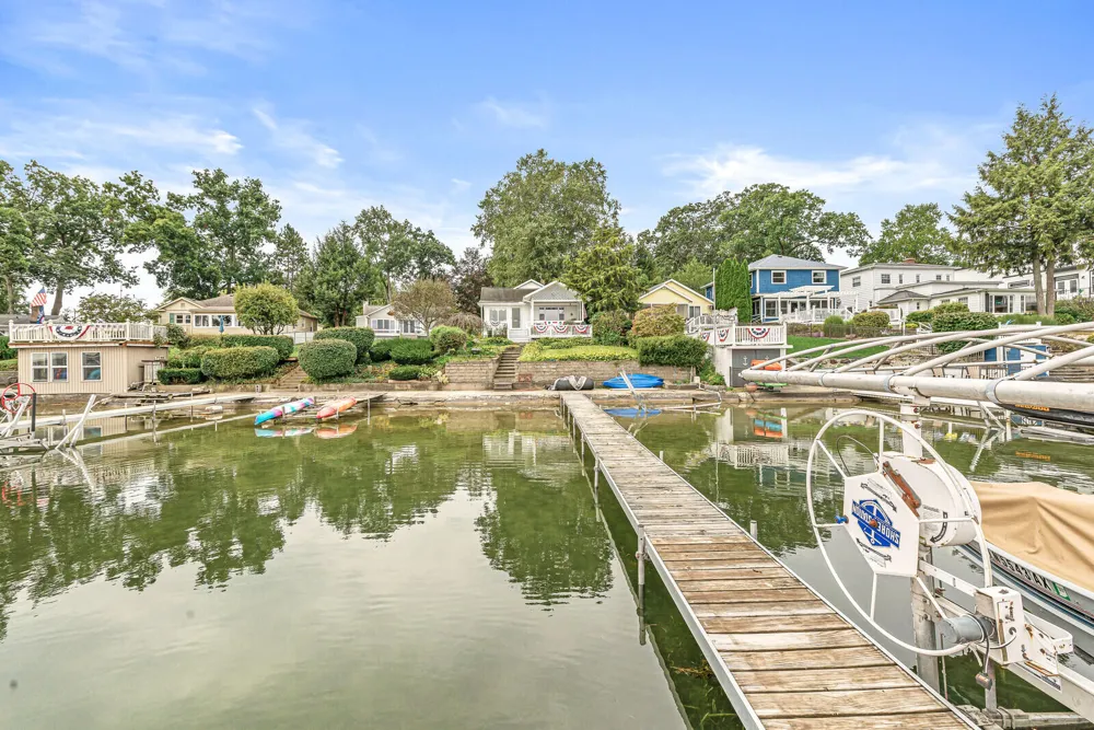 23806 S Shore Drive Edwardsburg, MI 49112