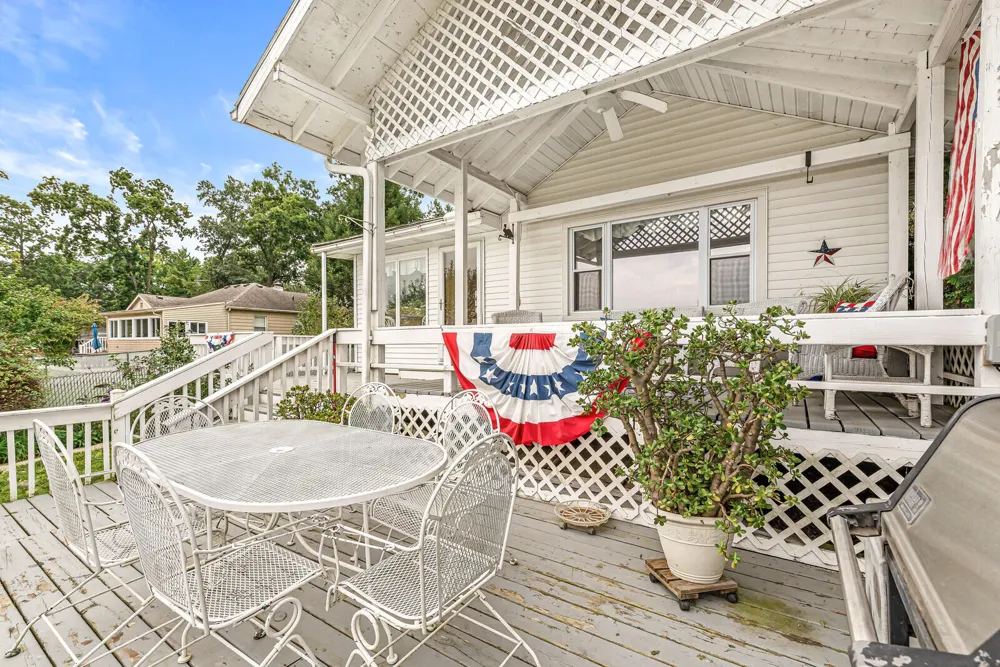 23806 S Shore Drive Edwardsburg, MI 49112