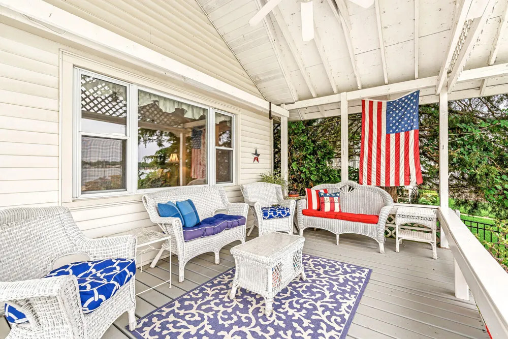 23806 S Shore Drive Edwardsburg, MI 49112