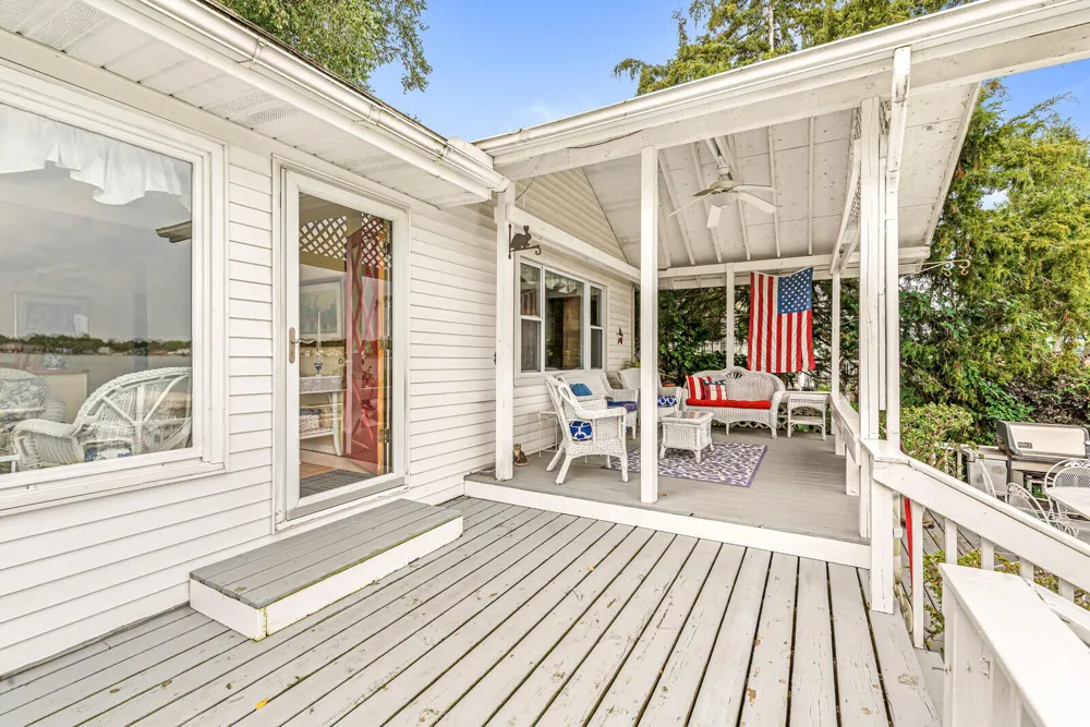 23806 S Shore Drive Edwardsburg, MI 49112