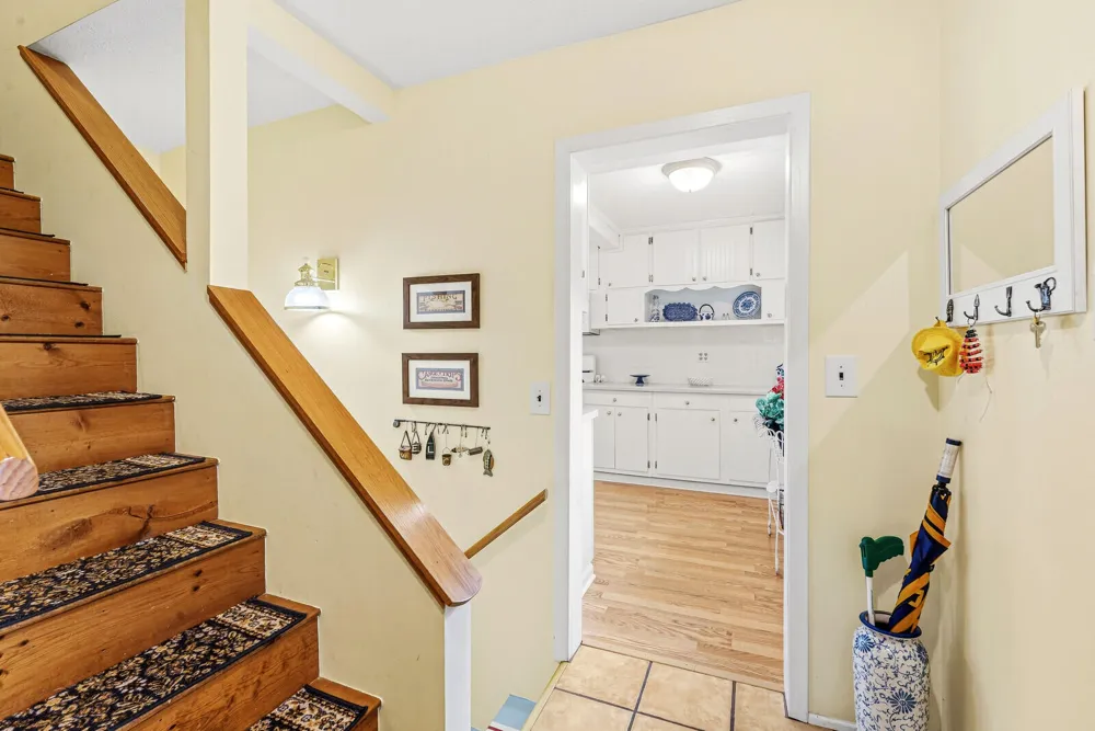 23806 S Shore Drive Edwardsburg, MI 49112