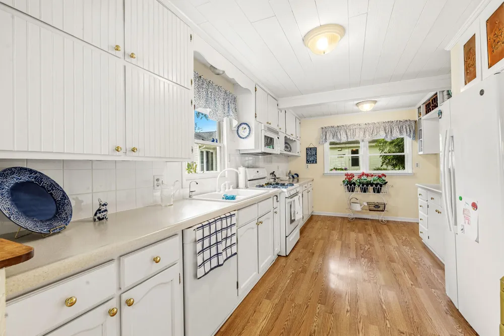 23806 S Shore Drive Edwardsburg, MI 49112
