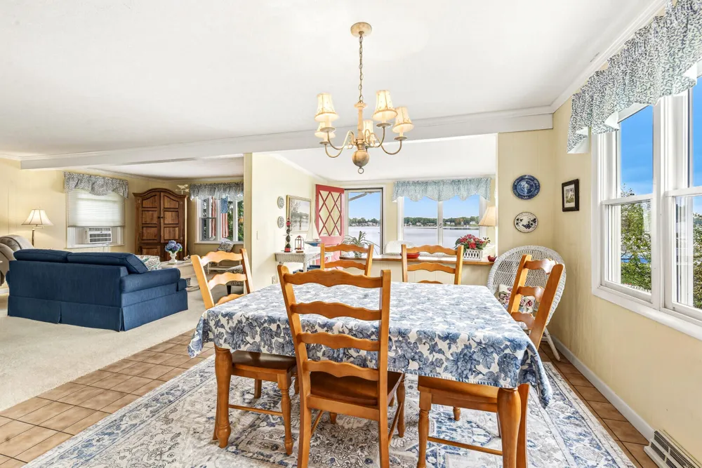 23806 S Shore Drive Edwardsburg, MI 49112