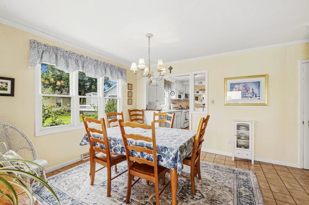 23806 S Shore Drive Edwardsburg, MI 49112