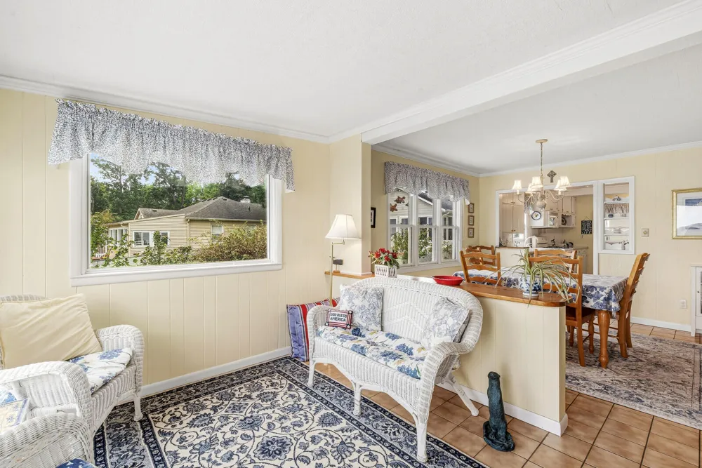 23806 S Shore Drive Edwardsburg, MI 49112