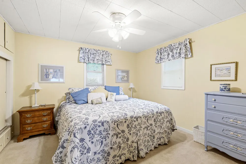23806 S Shore Drive Edwardsburg, MI 49112