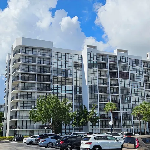 1000 Parkview Dr #124