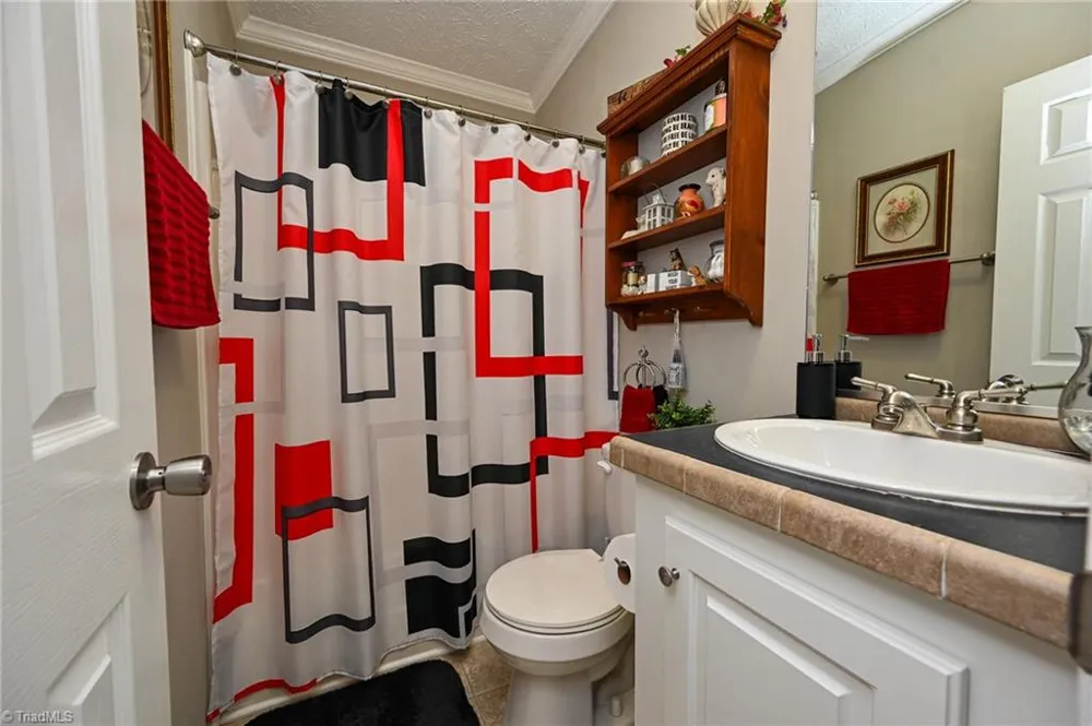 5017 Natalie Temple Lane Winston-Salem, NC 27105