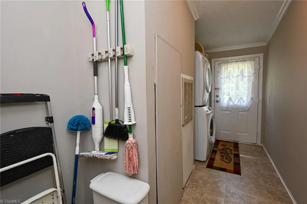 5017 Natalie Temple Lane Winston-Salem, NC 27105