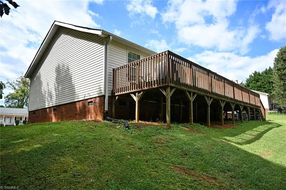 5017 Natalie Temple Lane Winston-Salem, NC 27105