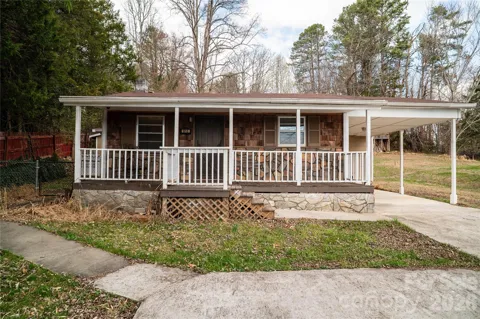 813 Severt Circle NE