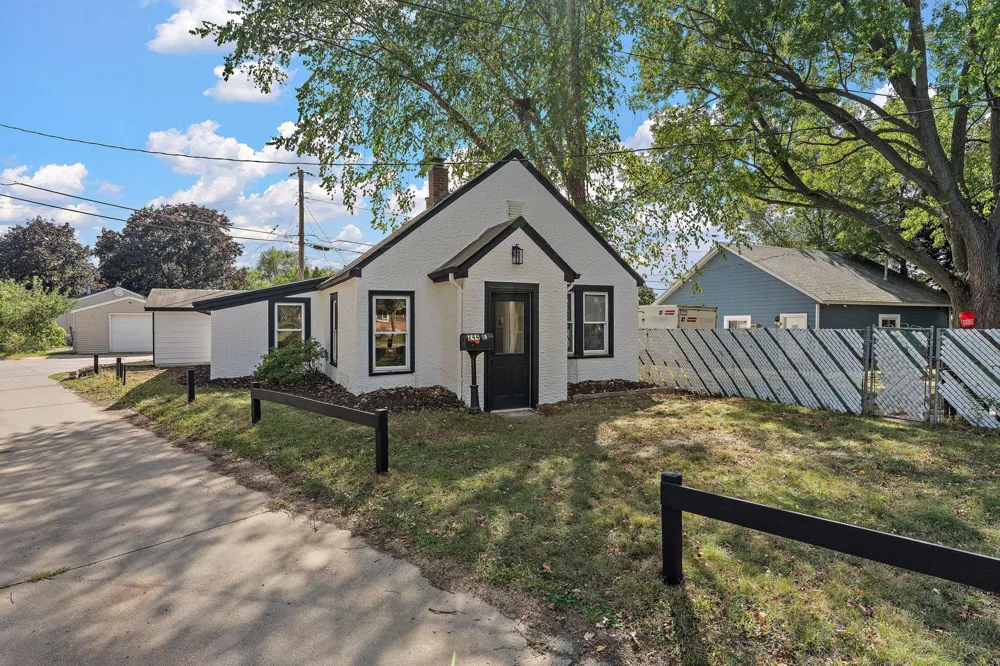 244 Dale Street E South Saint Paul, MN 55075
