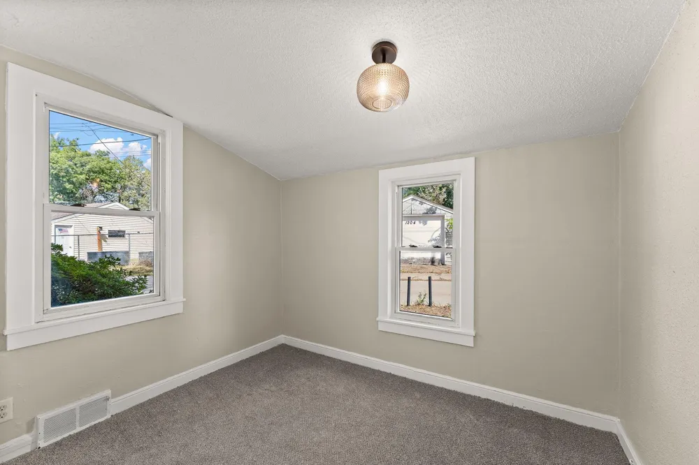244 Dale Street E South Saint Paul, MN 55075
