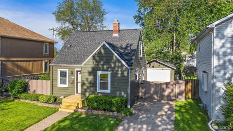 3477 Cummings Avenue