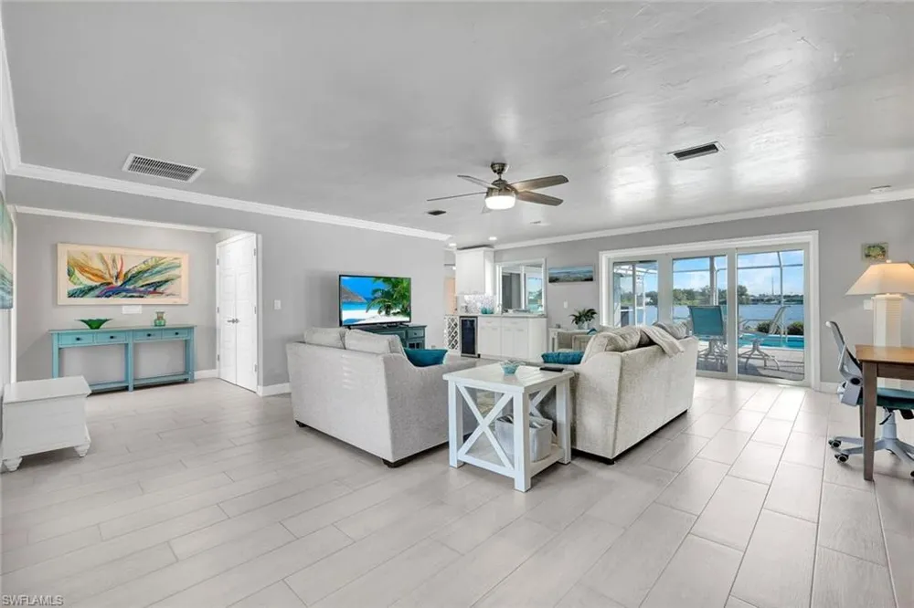 809 SW 2nd Avenue Cape Coral, FL 33991