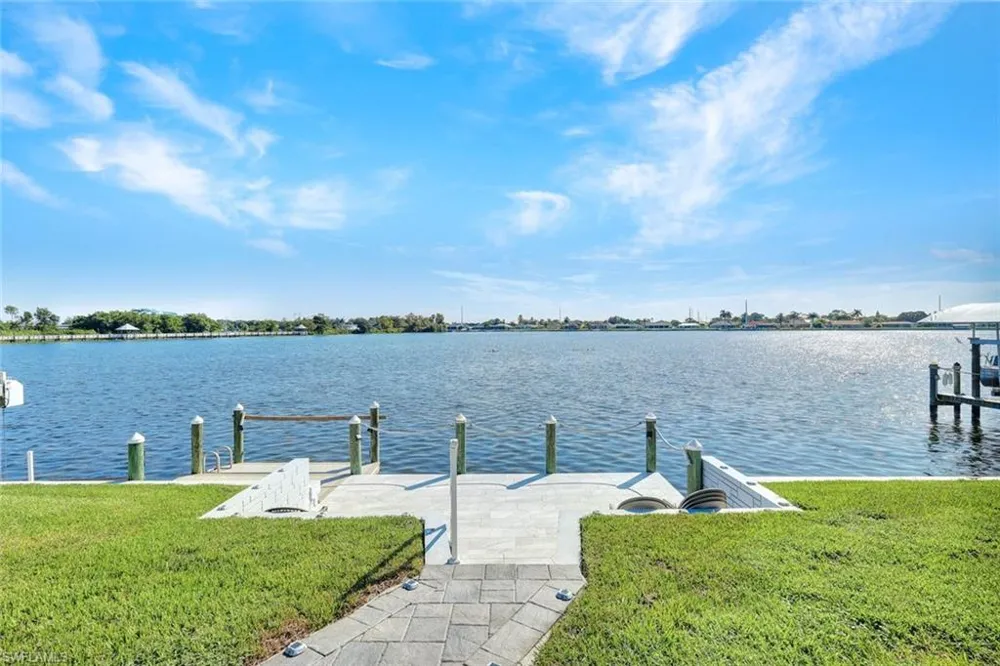 809 SW 2nd Avenue Cape Coral, FL 33991