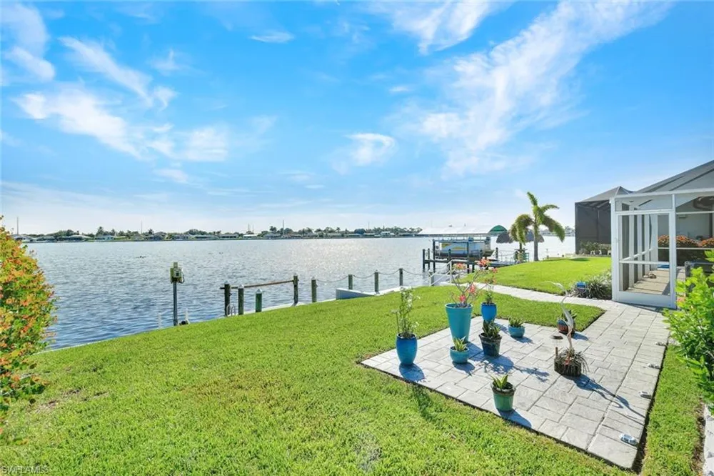 809 SW 2nd Avenue Cape Coral, FL 33991