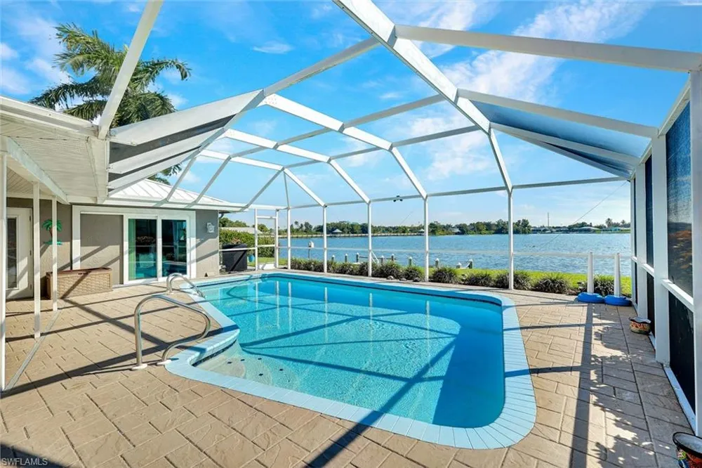 809 SW 2nd Avenue Cape Coral, FL 33991