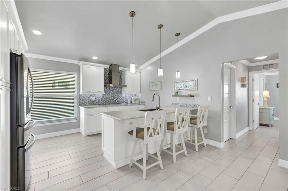 809 SW 2nd Avenue Cape Coral, FL 33991