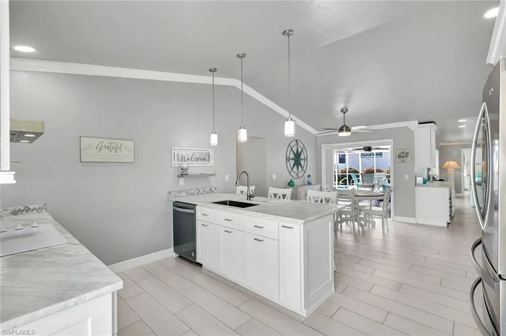 809 SW 2nd Avenue Cape Coral, FL 33991
