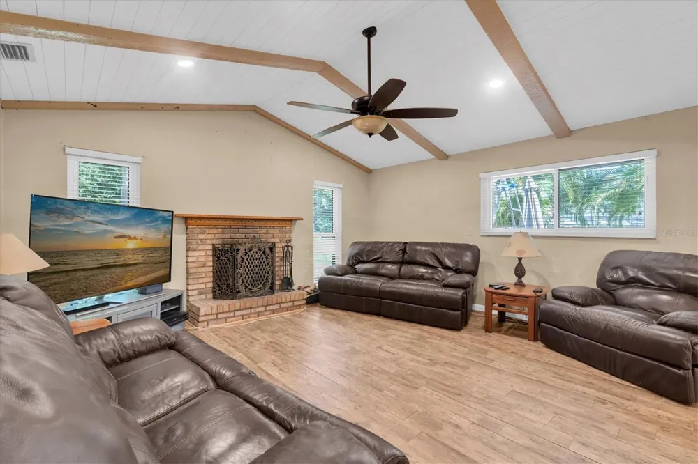 6868 122ND WAY Seminole, FL 33772