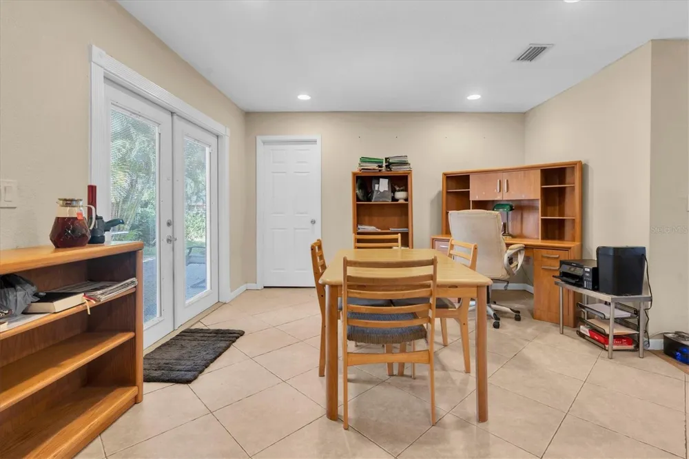 6868 122ND WAY Seminole, FL 33772