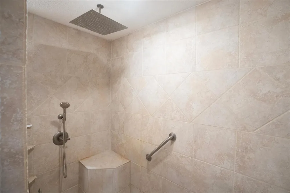 6868 122ND WAY Seminole, FL 33772