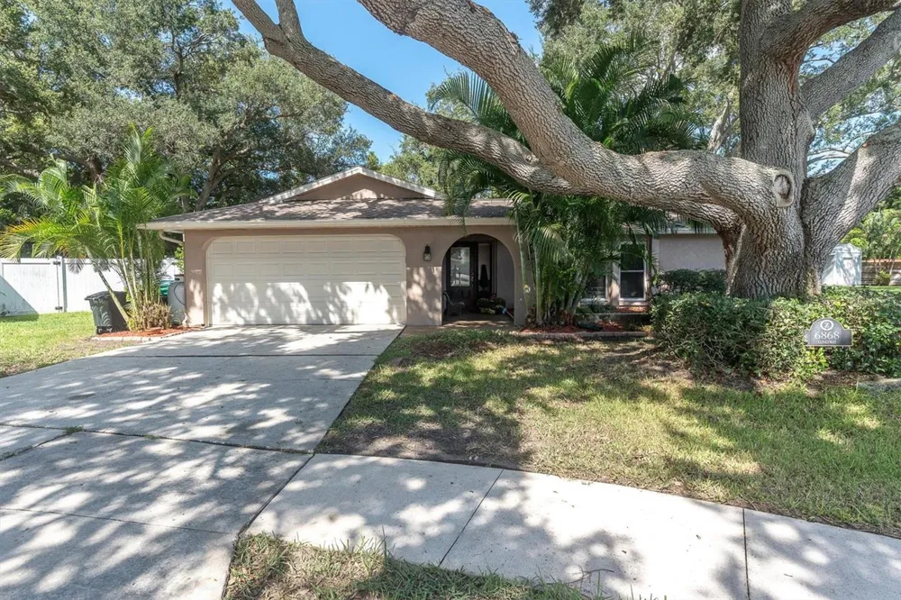 6868 122ND WAY Seminole, FL 33772