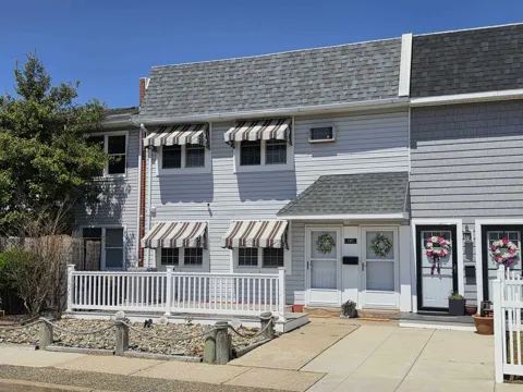 121 Seaview Court