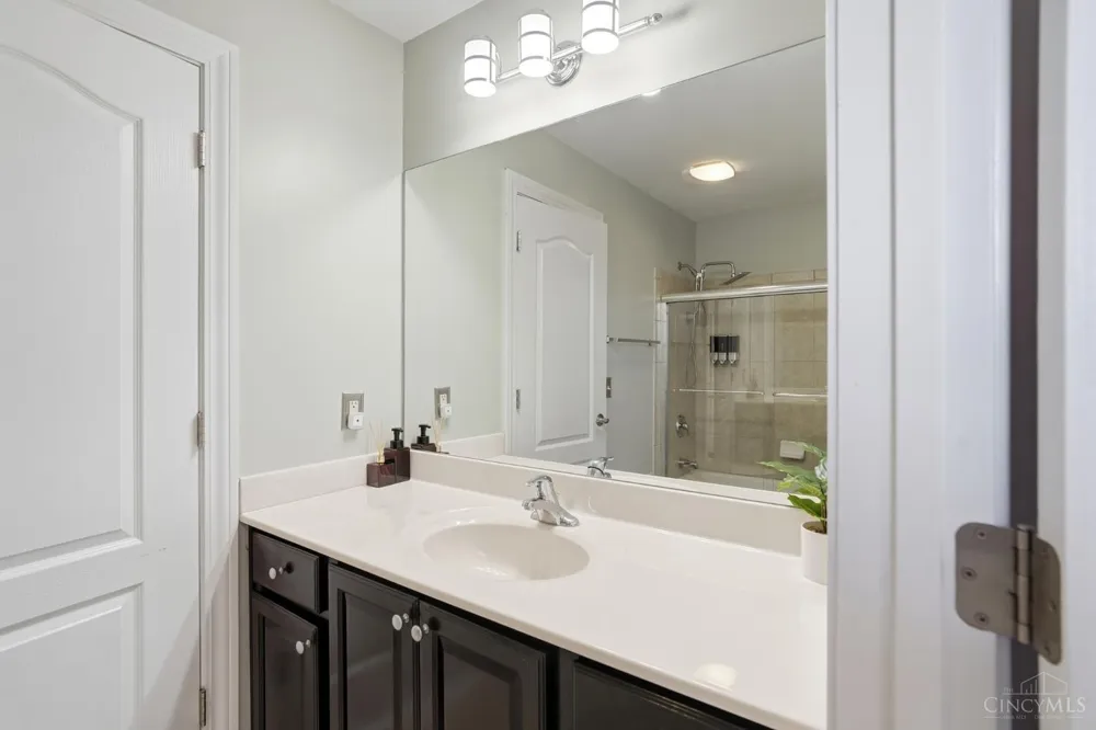 5345 Mapledale Way Deerfield, OH 45040
