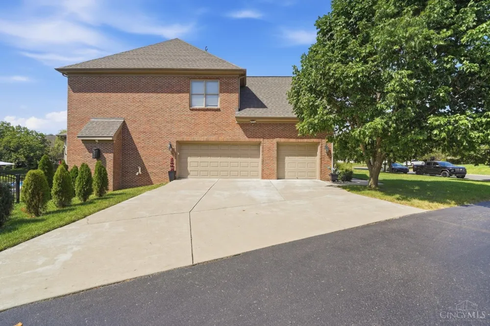 5345 Mapledale Way Deerfield, OH 45040