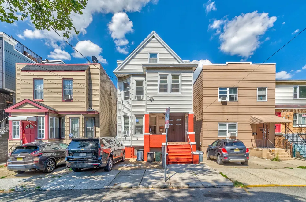 27 ROMAINE AVE Jersey City, NJ 07306