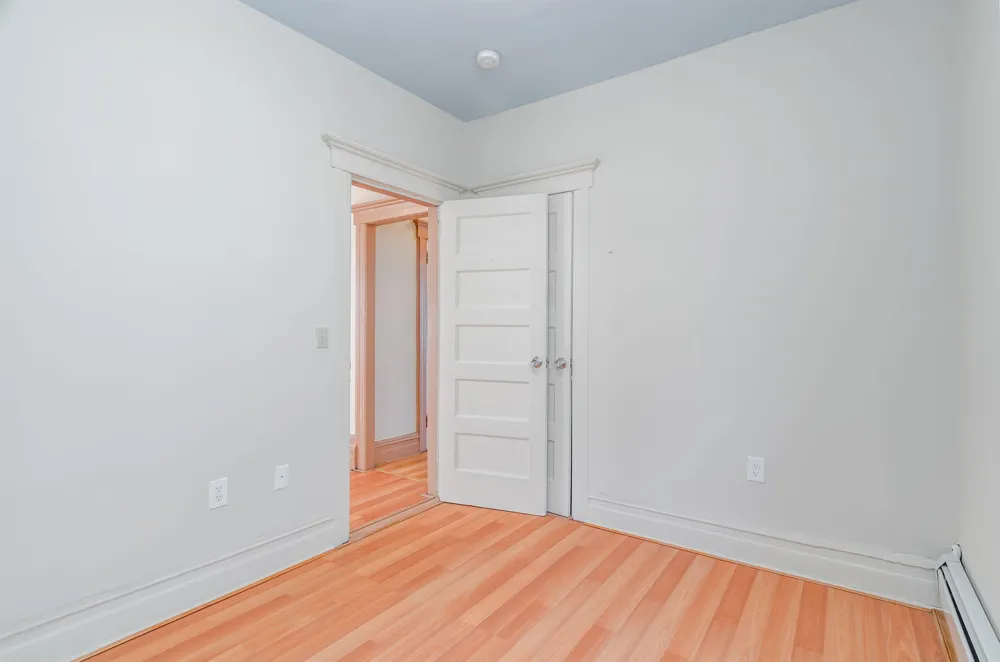 27 ROMAINE AVE Jersey City, NJ 07306