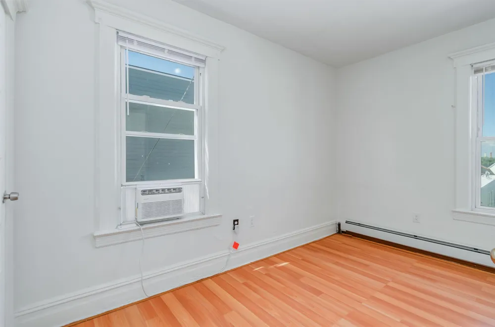 27 ROMAINE AVE Jersey City, NJ 07306