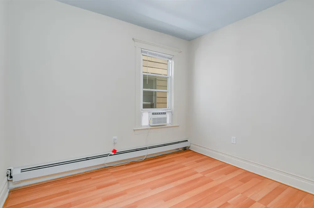 27 ROMAINE AVE Jersey City, NJ 07306