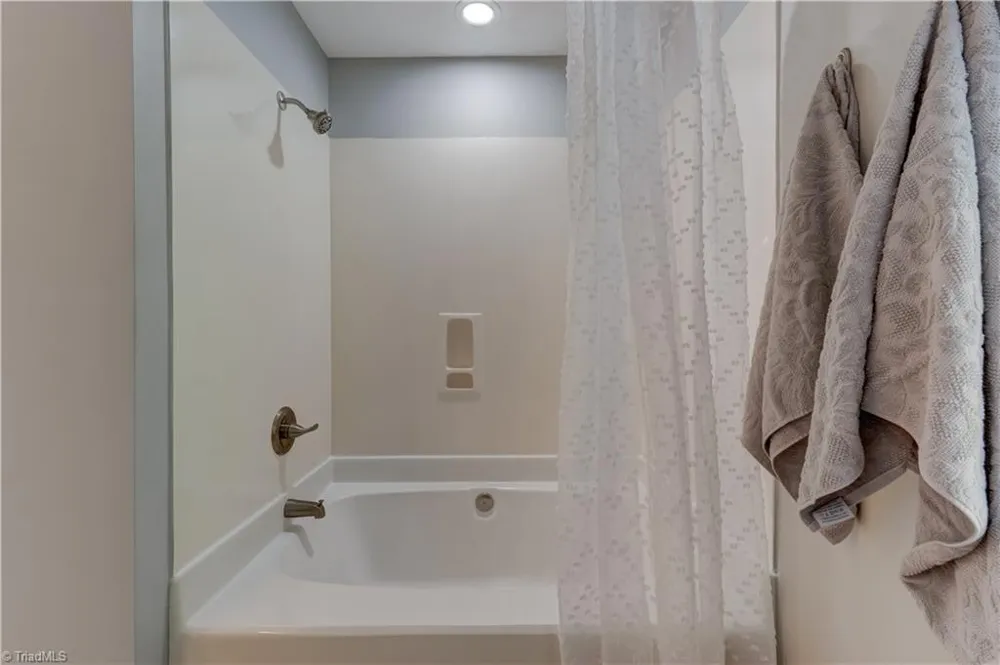 4025 Queens Grant Road Jamestown, NC 27282