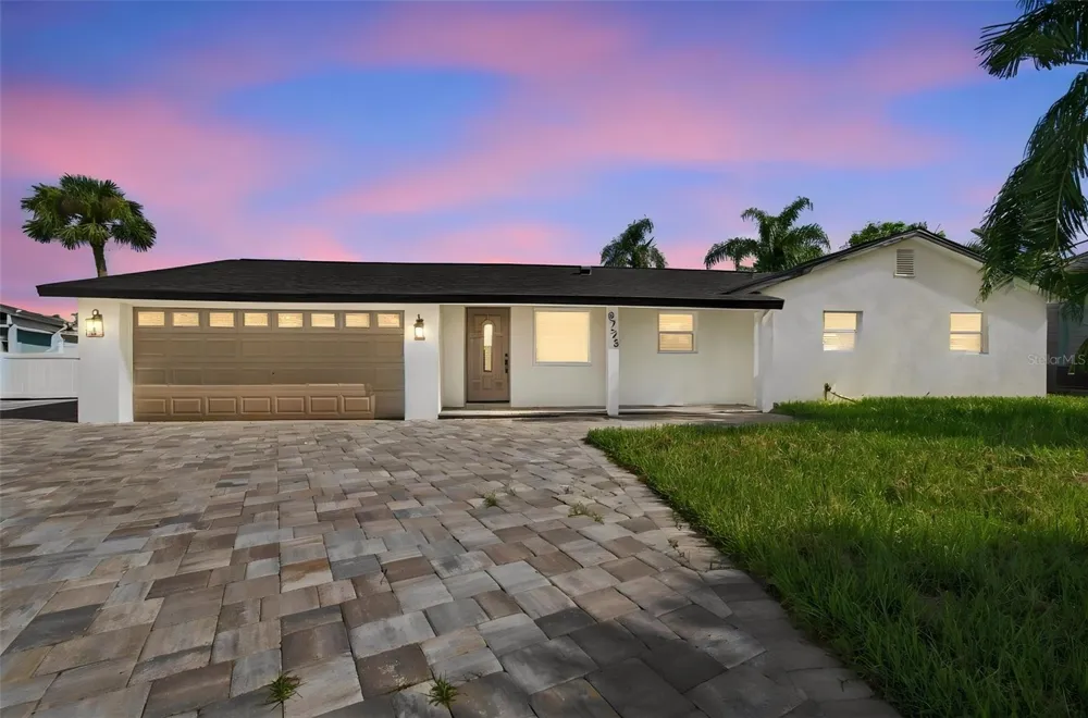 8725 THORNWOOD LANE Tampa, FL 33615