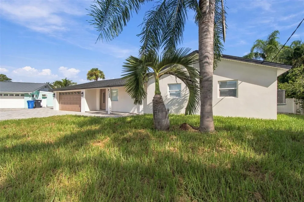 8725 THORNWOOD LANE Tampa, FL 33615