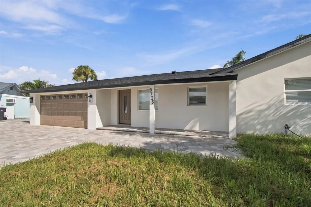 8725 THORNWOOD LANE Tampa, FL 33615