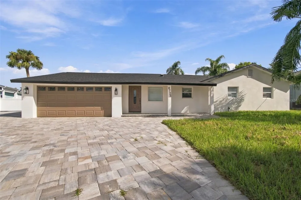 8725 THORNWOOD LANE Tampa, FL 33615