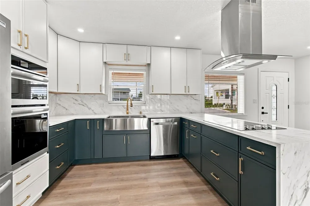 8725 THORNWOOD LANE Tampa, FL 33615