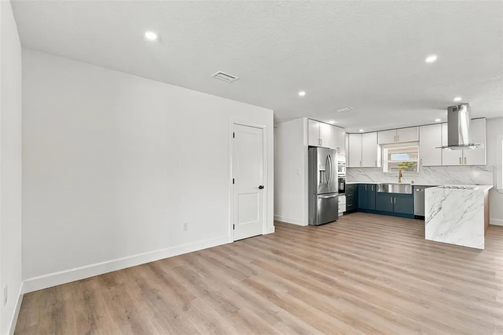 8725 THORNWOOD LANE Tampa, FL 33615