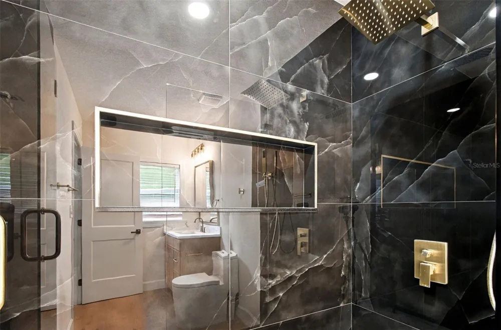 8725 THORNWOOD LANE Tampa, FL 33615