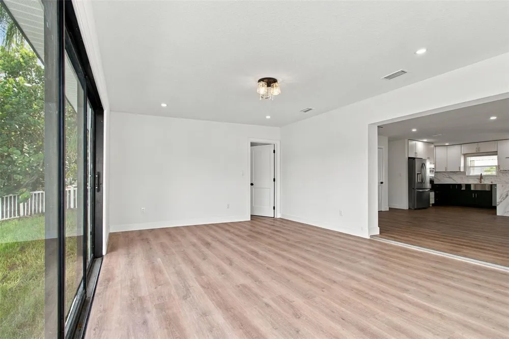 8725 THORNWOOD LANE Tampa, FL 33615