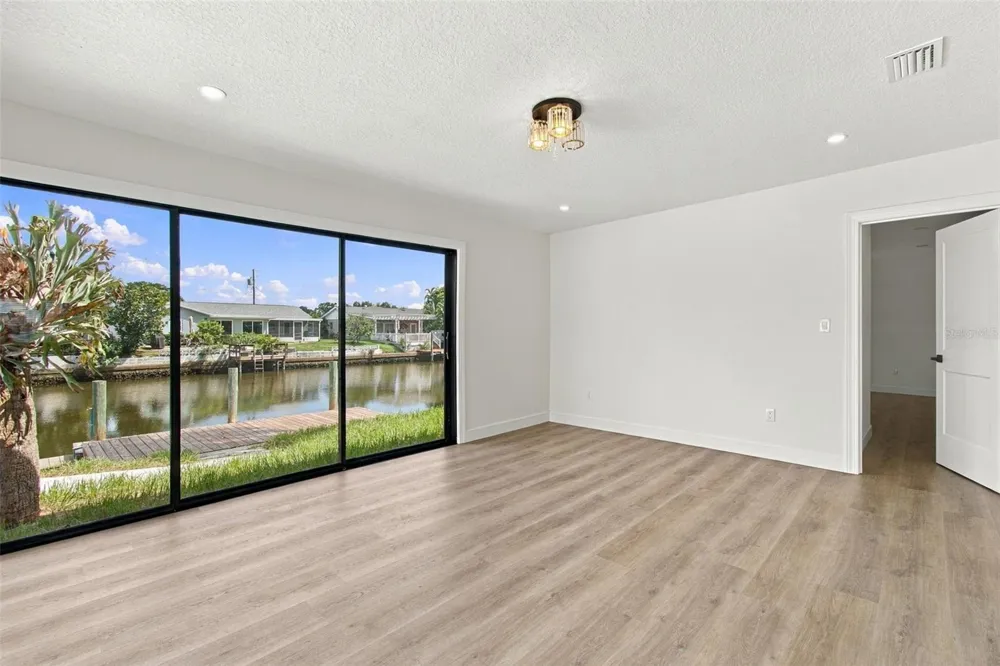 8725 THORNWOOD LANE Tampa, FL 33615