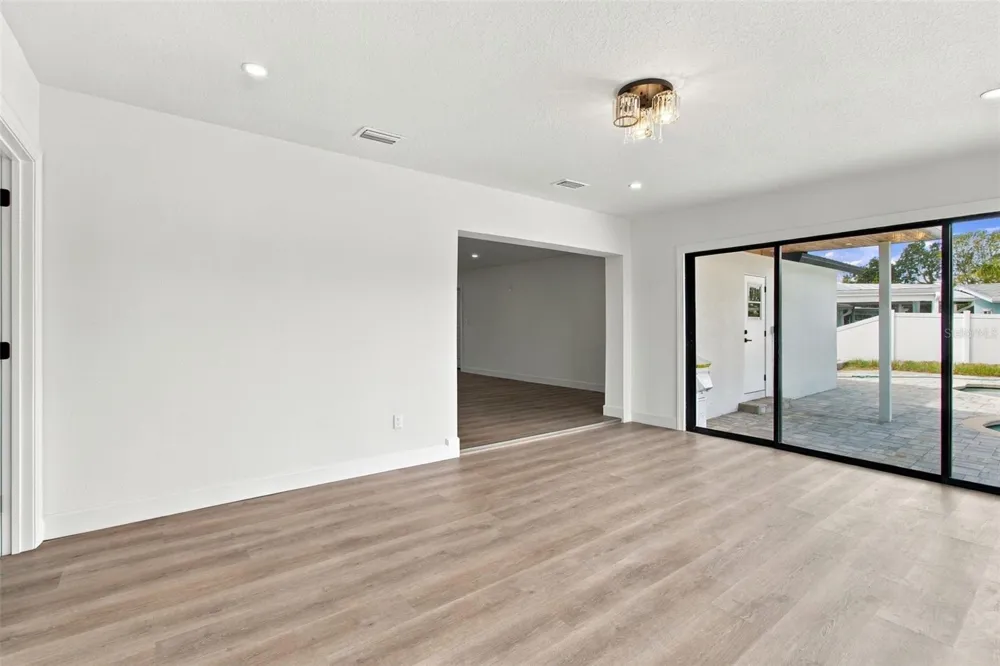 8725 THORNWOOD LANE Tampa, FL 33615