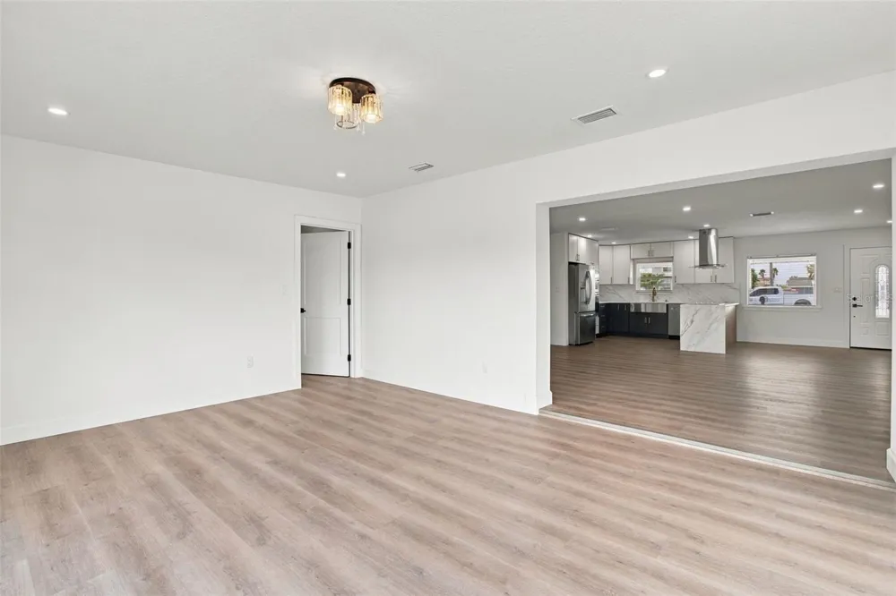 8725 THORNWOOD LANE Tampa, FL 33615
