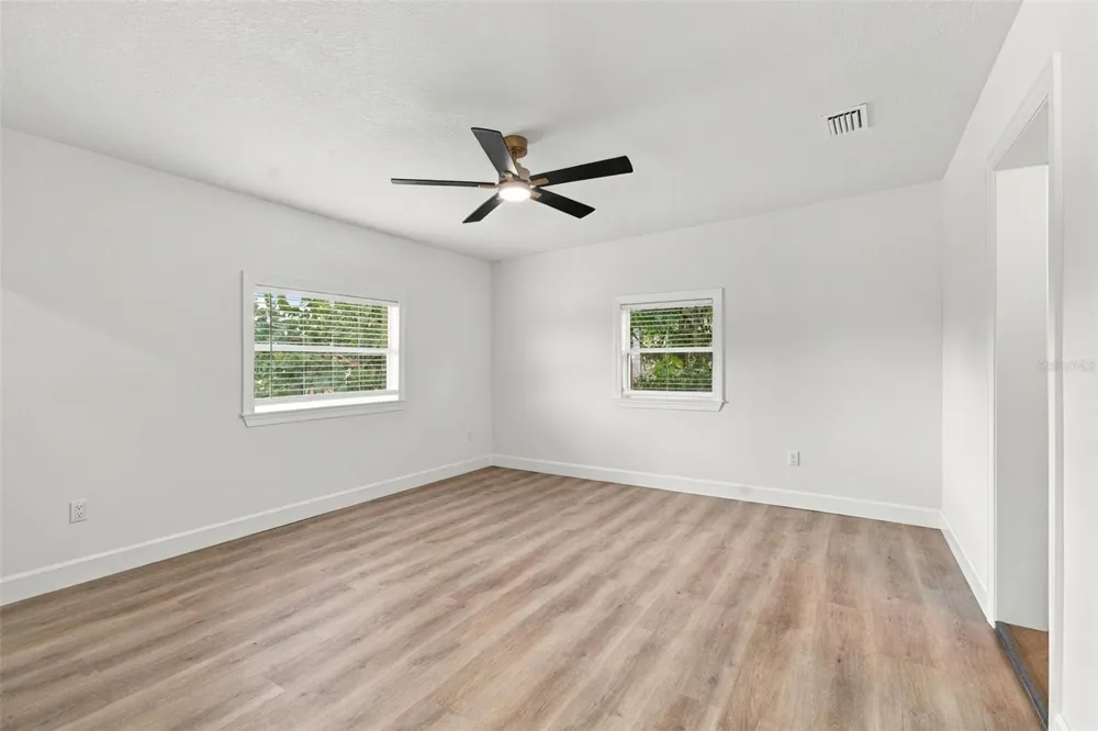 8725 THORNWOOD LANE Tampa, FL 33615